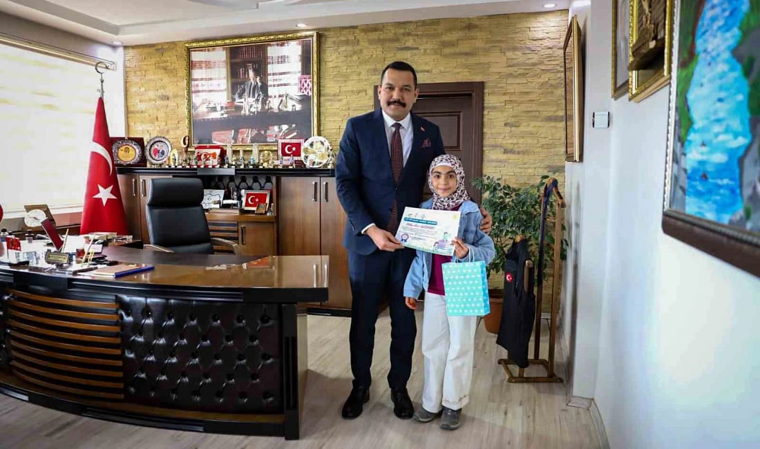 Muradiye’de kütüphane haftası coşkusu Van’ın Muradiye ilçesinde 62. Kütüphane Haftası kapsamında düzenlenen etkinliklerde minik