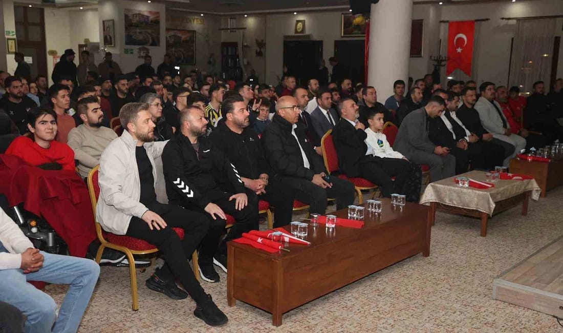 Sincan’da milli coşku meydanlara taştı Sincan’da vatandaşlar, Türkiye’nin Kosova’yı mağlup ederek Dünya Kupası bileti aldığı