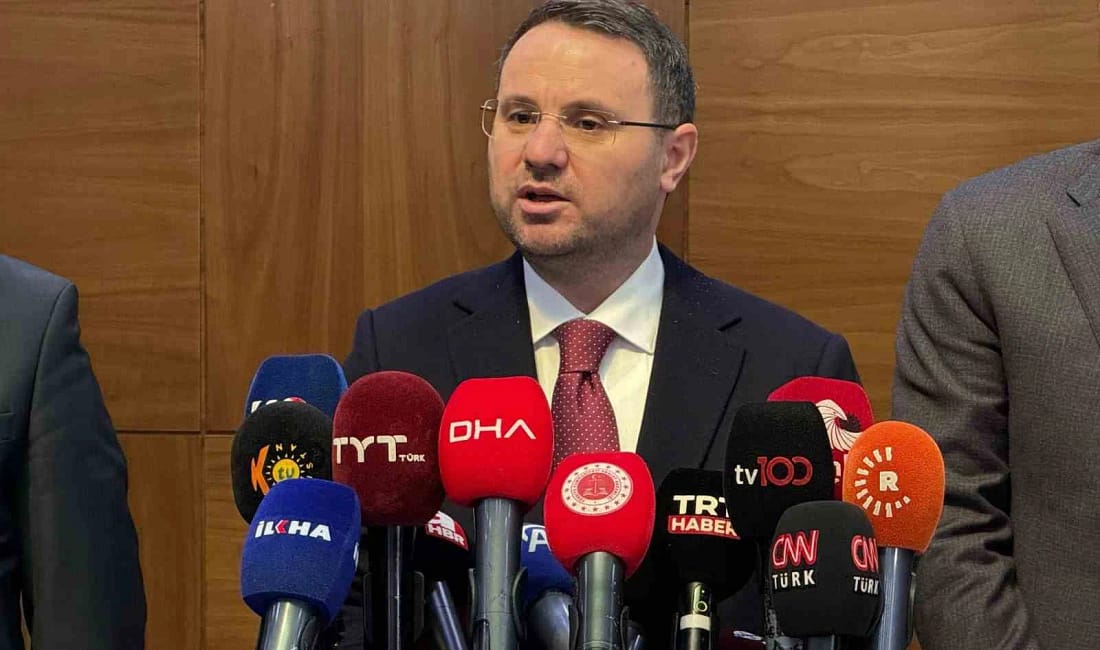 Bakan Gürlek’ten Diyarbakır’da birlik ve istikrar mesajı Adalet Bakanı Akın Gürlek, Diyarbakır’da yaptığı açıklamada Türkiye’nin tüm olumsuzluklara