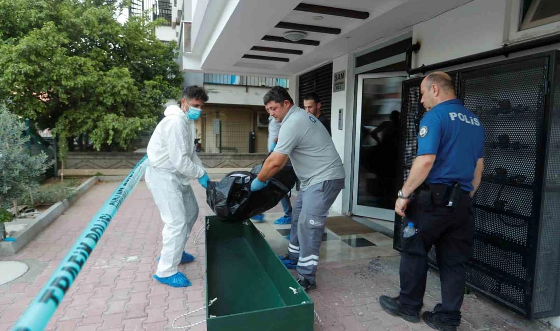 Cinayet davasında otopsi raporu tartışması Antalya’daki cinayet davasında otopsi raporunda cinsel bulguya rastlanmaması, sanığın savunmasını