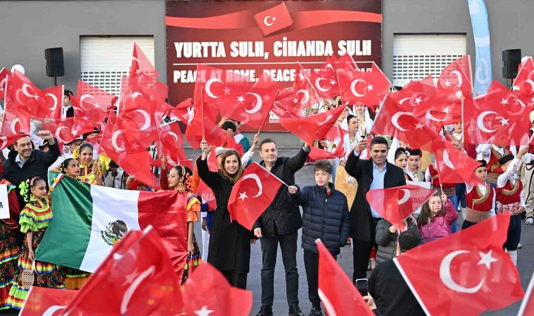 Uluslararası çocuk festivali Balıkesir’de renkli görüntüler Balıkesir Uluslararası Çocuk Festivali’nde 9 ülkeden gelen çocuklar sahne aldı.