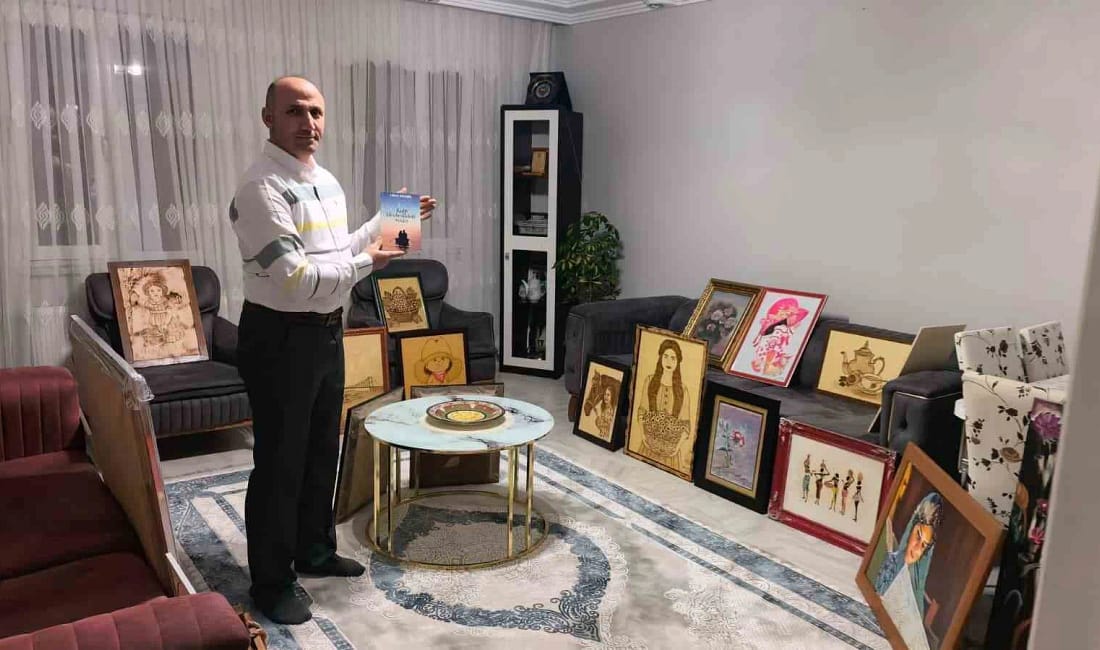 Güvenlik görevlisi çatı katını sanat atölyesine çevirdi Bursa’nın İnegöl ilçesinde 25 yıldır resim yapan güvenlik görevlisi Yüksel