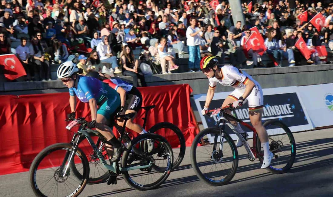 13 ülkeden 50 sporcu dünyanın en iyisi olmak için pedal çevirdi Sakarya, geçen hafta ev sahipliği yaptığı Avrupa Şampiyonası’nın ardından, dünya