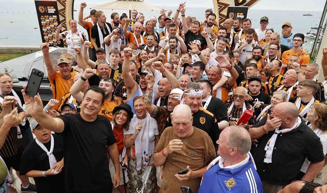 Acun Ilıcalı, Hull City taraftarlarıyla Antalya’da buluştu Acun Ilıcalı’nın sahibi olduğu Hull City’nin Premier Lig’e yükselme sevincini
