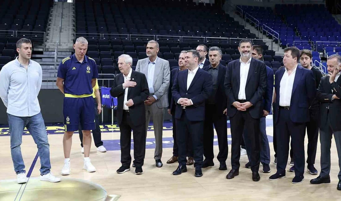 Aziz Yıldırım ve yönetim kurulundan, Fenerbahçe Beko’ya başarı dileği Fenerbahçe Başkanı Aziz Yıldırım ve Yönetim Kurulu Üyeleri, Fenerbahçe Erkek
