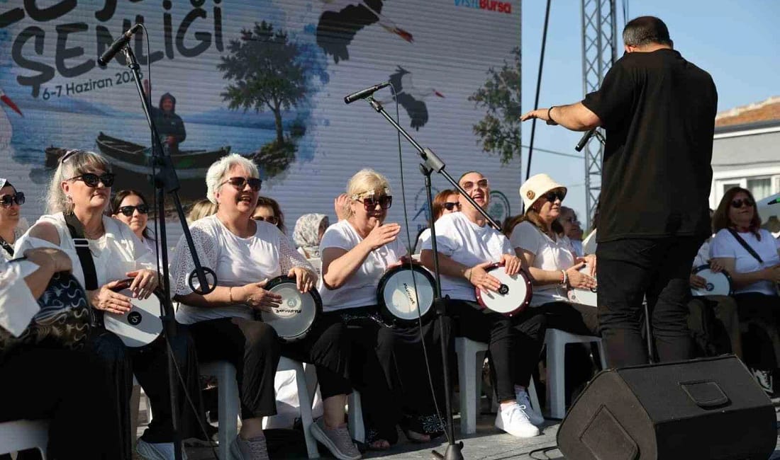 Bursa Leylek Şenliği binlerce doğaseveri bir araya getirdi Bursa Büyükşehir Belediyesi tarafından düzenlenen Bursa Leylek Şenliği, ikinci gününde
