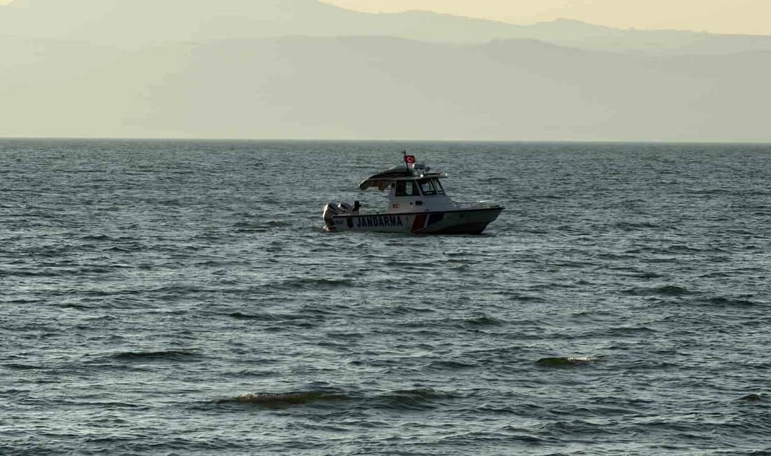 İznik Gölü’nde akıntıya kapılan emekli polis hayatını kaybetti, oğlu kurtarıldı Bursa’da oğlu ile yüzmek için İznik Gölü’ne giren emekli polis