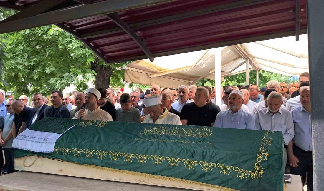 İznikli iş insanı Ahmet Kara son yolculuğuna uğurlandı Bursa’nın İznik ilçesinde faaliyet gösteren bir süt ürünleri firmasının kurucusu,