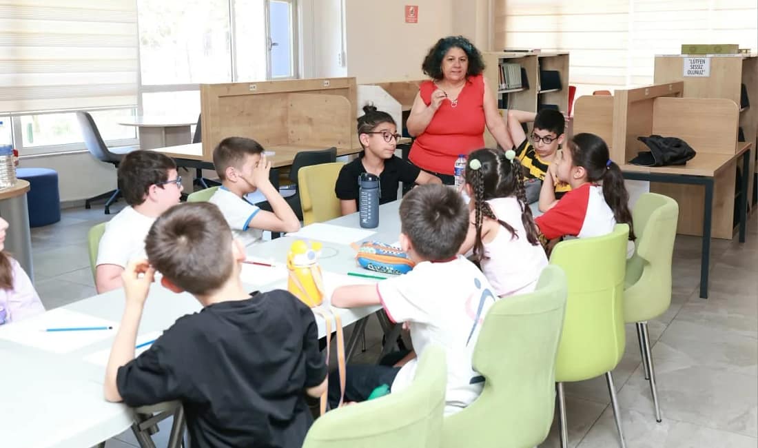 Küçük yazarlar Osmangazi’de yetişiyor Osmangazi Belediyesi tarafından edebiyata ilgi duyan çocukları bir araya getirmek