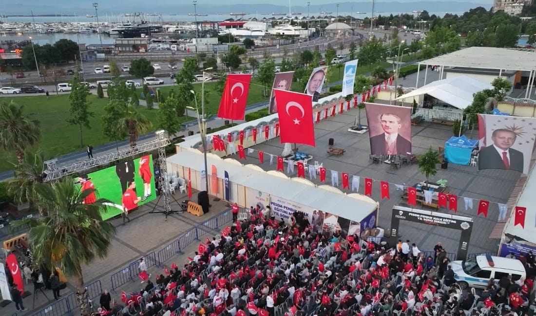 Milli maç heyecanı Pendik Sahili’nde doyasıya yaşandı Dünya Kupası heyecanı binlerce vatandaşın katılımıyla birlikte Pendik Sahili’nde doyasıya