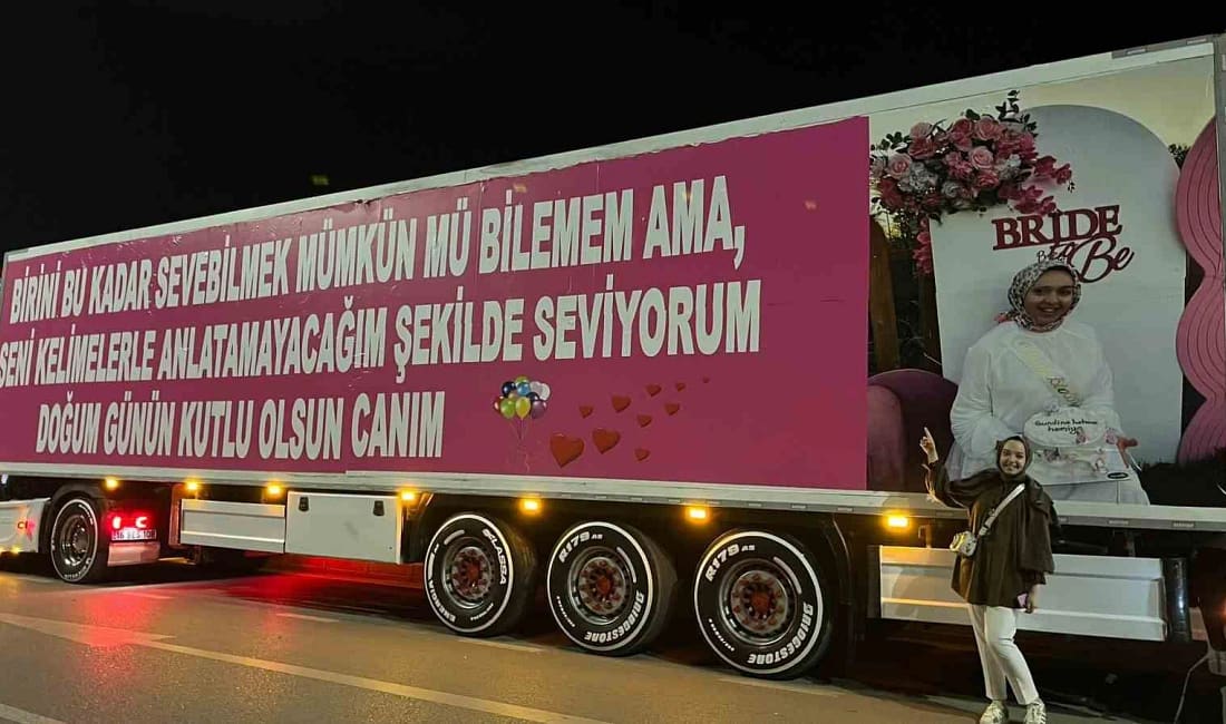 (Özel) Eşinin doğum günü için 25 metrelik tırı kapladı Bursa’da 1 yıldır evli olan Murat Fidan, eşi için sıra