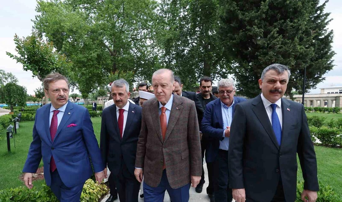 Selimiye yeniden ibadete açıldı Cumhurbaşkanı Recep Tayyip Erdoğan, “Muhalefetin koltuk kavgalarıyla boşa hrcayacak tek
