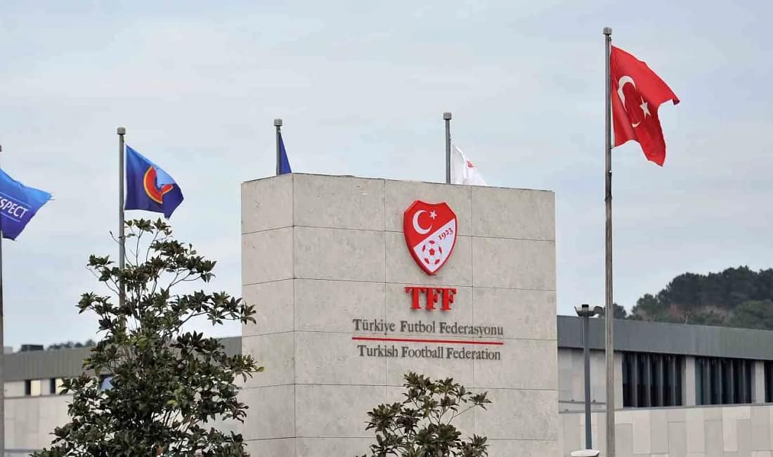 Trabzonspor ve Konyaspor’a para cezası Türkiye Futbol Federasyonu (TFF) Profesyonel Futbol Disiplin Kurulu (PFDK) tarafından