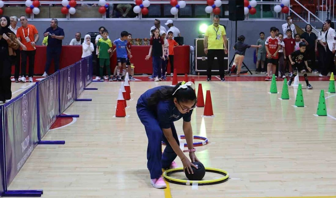 Yalova Çocuk Oyunları Şenliği renkli görüntülere sahne oldu İl Milli Eğitim Müdürlüğü ile İl Gençlik ve Spor Müdürlüğü