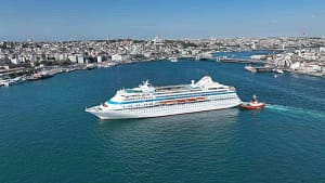 Dev yolcu gemisi Astoria Grande İstanbul’a demir attı 193 metre uzunluğundaki Astoria Grande, Samsun’dan başladığı seferini tamamlayarak İstanbul