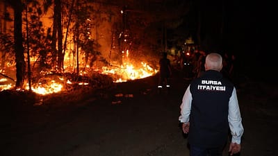 Bursa Büyükşehir Belediye Başkanı Mustafa Bozbey, Harmancık ilçesinde gece saatlerinde