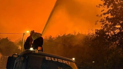 Gürsu ve Kestel’de süren yangın nedeniyle kent merkezinde kül yağışı