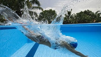 "Yüzme bilmiyorsan boğulursun, ama yürümeyi bilmiyorsan felç kalırsın!"
