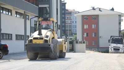 İnegöl Belediyesi şehrin gelişim bölgelerinde bir yandan yeni yeni sokaklar