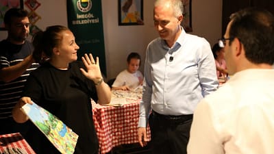 İnegöl Belediyesi yaz tatilinde düzenlediği ücretsiz Sanat Atölyesi etkinlikleriyle çocukların