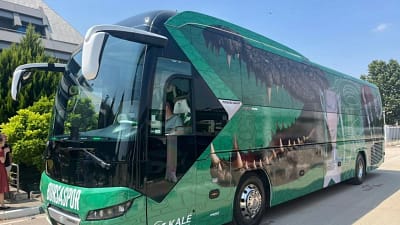 Kale Seyahat sponsorluğunda hazırlanan özel tasarım takım otobüsü Bursaspor’a teslim