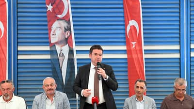 Osmangazi Belediye Başkanı Erkan Aydın, mahalle ziyaretleri kapsamında Dikkaldırım Mahallesi