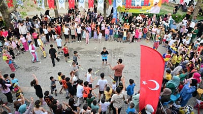 Yıldırım Belediyesi düzenlediği Yaz Çocuk Şenlikleri ile Yıldırımlı çocukların unutulmaz