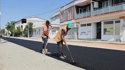 Osmangazi Belediyesi, ilçe genelinde başlattığı asfaltlama çalışmalarını hız kesmeden sürdürüyor.