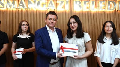 Osmangazi Belediyesi’nin ücretsiz dijital eğitim projesi dijiders ile hazırlanan öğrenciler