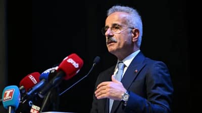 Bakan Uraloğlu, Trabzon’daki danışma toplantısında ulaştırma yatırımlarını anlattı. Zigana Tüneli