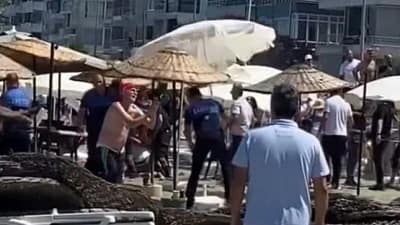 Bursa’nın Mudanya ilçesinde halk plajına yasa dışı şekilde şezlong koyup