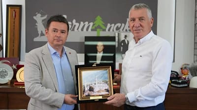 Osmangazi Belediye Başkanı Erkan Aydın, yangın felaketi yaşayan Harmancık’ı ziyaret