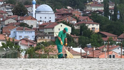 Osmangazi Belediyesi’nin temizlik ekipleri, merkezden kırsala kadar her gün 270