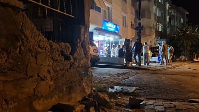 Avcılar’da alkollü olduğu iddia edilen sürücü önce duvara çarparak ardından