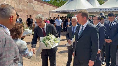 Celal Bayar'ın vefatının 39. yılında gerçekleşen anma töreni, siyasiler ve