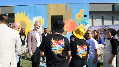 İnegöl Belediyesi’nin şehrin meydanları ve caddelerini sanatla buluşturacak Uluslararası Renklerin