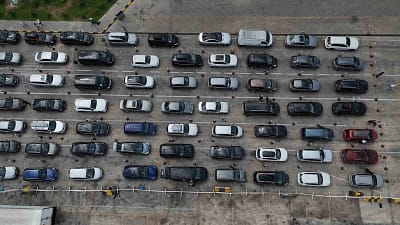 Yaz tatilini Türkiye'de geçiren gurbetçilerin Kapıkule Sınır Kapısı'ndaki duygusal veda