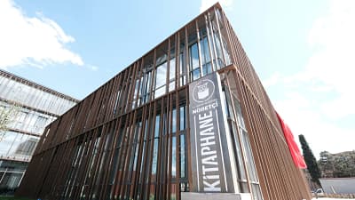 İnegöl Belediyesi’nin Nöbetçi Kitaphanelerinde sınava hazırlanarak İstanbul Teknik Üniversitesini kazanan