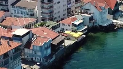 Mudanya Belediyesi, yaz sezonunda yoğunluk yaşanan sahil bölgeleri için temizlik