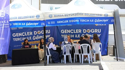 Bursa Büyükşehir Belediyesi, üniversiteye hazırlık sürecinde olduğu gibi tercih döneminde