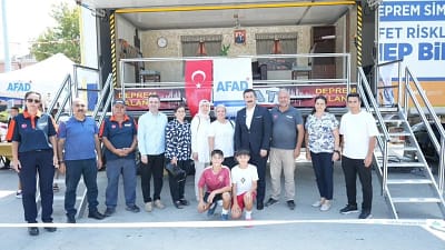 Yenişehir'de düzenlenen deprem simülasyon eğitimiyle vatandaşlar, olası bir afet anında