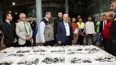 Av yasağının sona ermesiyle denize açılan balıkçılar, yeni sezona başladı.