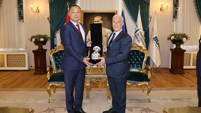 Kırgız Cumhuriyeti Ankara Büyükelçisi Ruslan Kazakbaev’in Başkan Mustafa Bozbey’e yaptığı