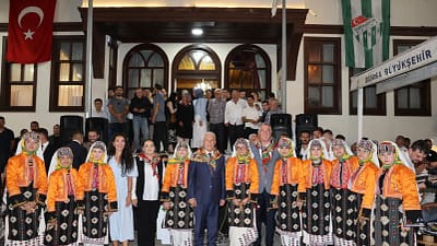 Bursa Büyükşehir Belediye Başkanı Mustafa Bozbey, gençlerin kendi yörelerinde mutlu