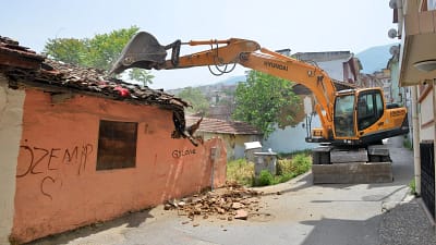 Yıldırım Belediyesi kullanım ömrünü tamamlayan, kent estetiği bakımından olumsuz görüntü