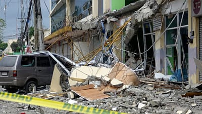 Filipinler’in Mindanao Adası açıklarında 7.4 büyüklüğünde deprem meydana geldi. Depremin