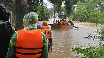 Vietnam’da etkili olan Matmo Tayfunu’nun yol açtığı sel ve heyelanlarda