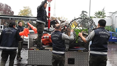 Osmangazi Belediyesi Zabıta Müdürlüğü ekipleri, kaldırım ve yolları işgal eden