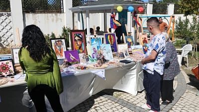 Nilüfer Belediyesi’nin düzenlediği etkinlikte huzurevi sakinleri, müzik ve dans eşliğinde