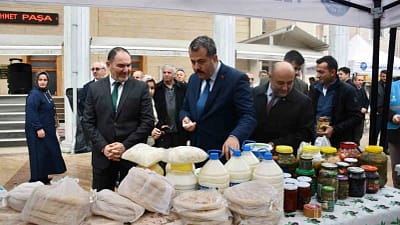 Samsun’un Vezirköprü ilçesinde müftülük öncülüğünde kurulan “Gazze Hayır Çarşısı” büyük